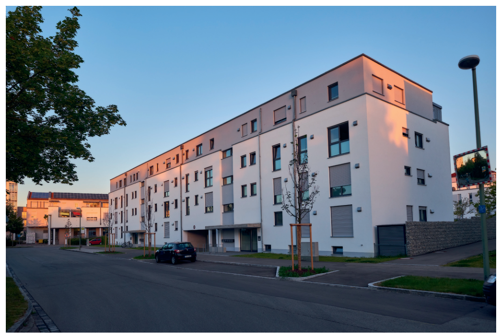 Gradlinige Fassadenlösung für ein Gebäude mit guter Kompaktheit
