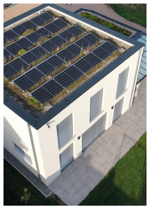 Dach mit Photovoltaikanlage
